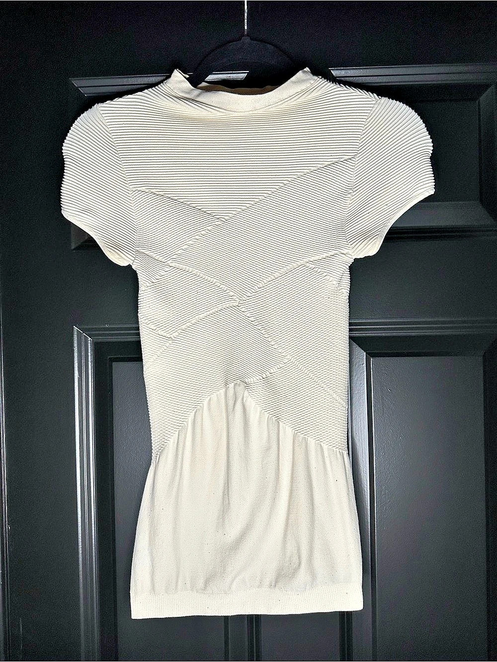 Bebe Short Sleeve Ruched Top in White Size Small Like New